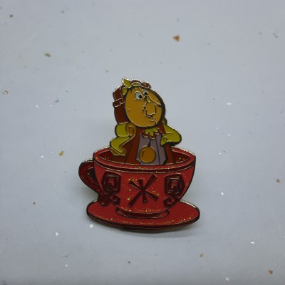 【HK disneyland】 Coffee cup pins cogsworth